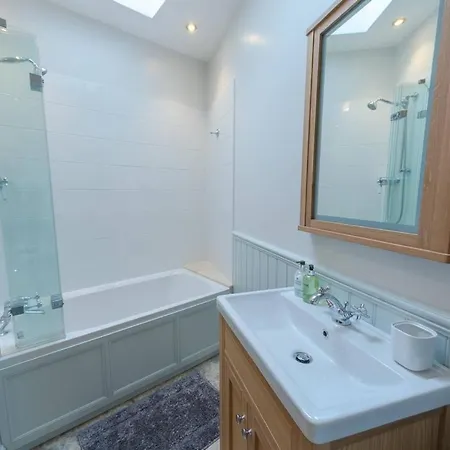 Joivy Stylish Apt In Trendy New Town Location Edinburgh Exterior photo