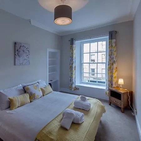 Joivy Stylish Apt In Trendy New Town Location Edinburgh Exterior photo